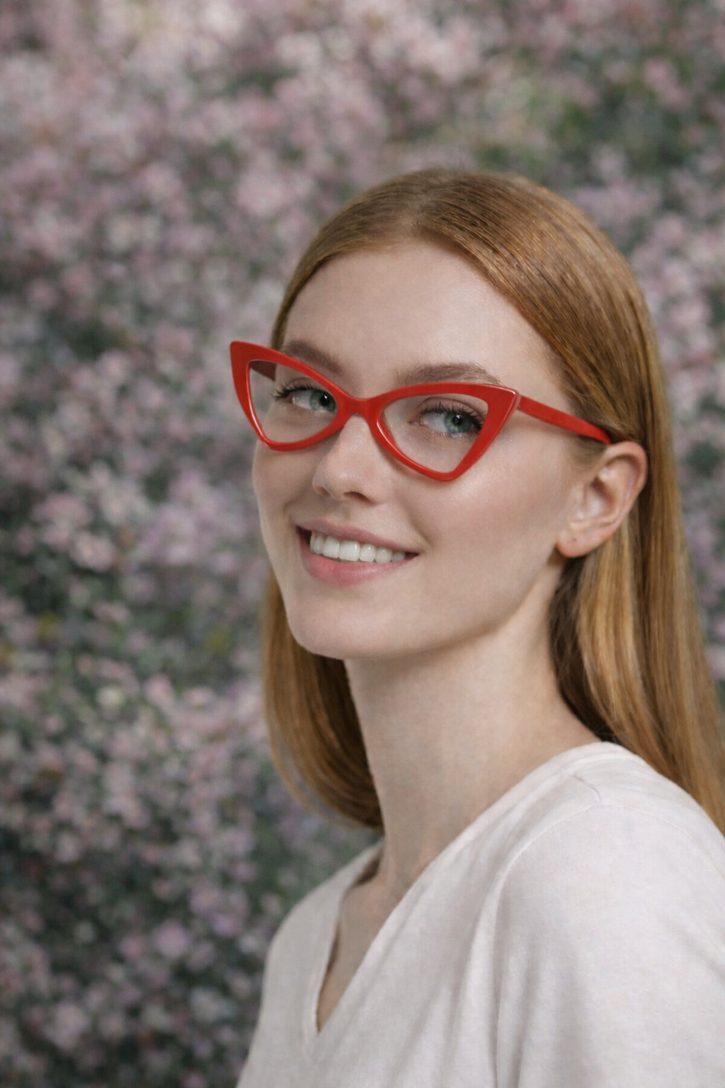 Chic Cat-Eye Glasses – Red Frame
